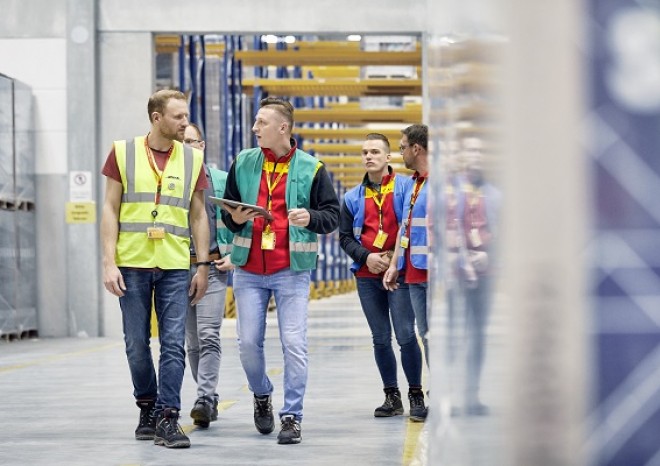 DHL Supply Chain prodlužuje spolupráci s oděvní firmou Levi Strauss & Co.