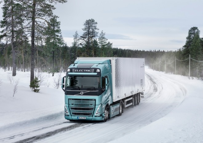 Elektrická nákladní vozidla Volvo testována v extrémním zimním počasí