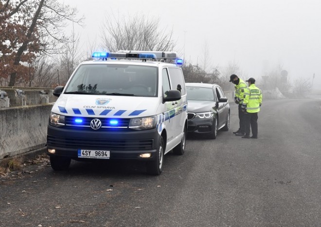 ​Celníci při kontrolní akci na dálnicích odhalili 871 porušení