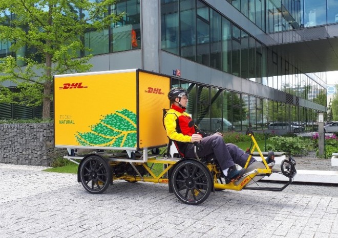 V Praze jezdí nákladní elektrokolo DHL