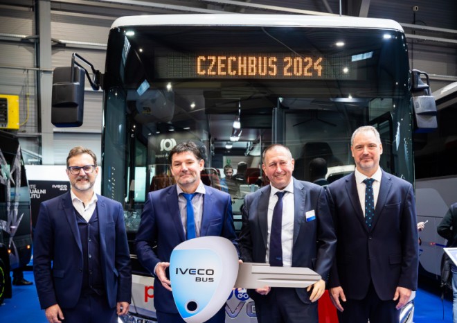 IVECO BUS předal první z šesti elektrických CROSSWAY LE Line dopravci COMETT PLUS