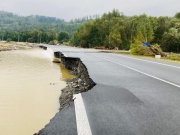 Po záplavách je neprůjezdných pět silnic I. třídy a dálnice z Ostravy na Polsko