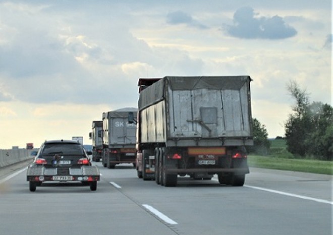 ​Mýto je dražší v důsledku poplatku za emise oxidu uhličitého, stát také zpoplatnil další úseky silnic