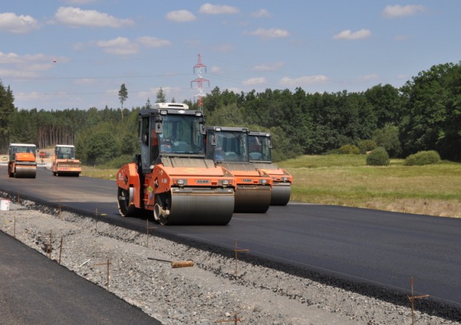 Stát bude od roku 2021 hledat až 30 miliard Kč na dopravní stavby