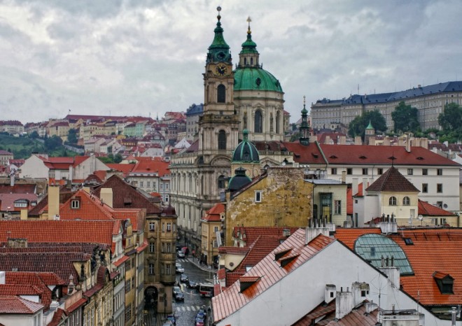 Za průjezd na Malou Stranu a Smetanovo nábřeží by řidiči mohli platit 200 Kč