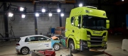 ​Také elektrická nákladní Scania prochází náročnými nárazovými testy