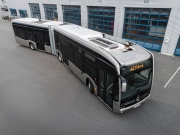 Plzeňské dopravní podniky testují osmnáctimetrový kloubový elektrobus Mercedes