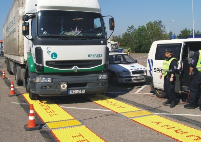 Ve Velkém Meziříčí odhalí přetížené kamiony nové silniční váhy