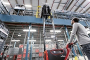 ​Linde Material Handling uvádí na trh nový asistenční systém pro řidiče paletových vozíků