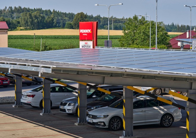 PENNY zprovoznilo největší veřejnosti přístupné solární parkoviště v ČR