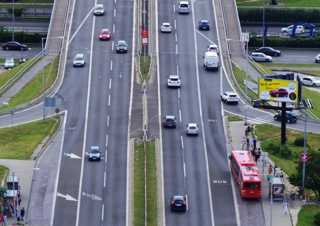 Slovensko chystá změnu dopravních předpisů a chce přitvrdit při telefonování za jízdy