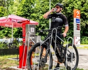 ​ORLEN rozšiřuje na svých čerpacích stanicích síť servisních a dobíjecích stojanů pro cyklisty