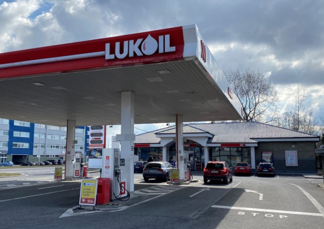 Skupina MOL získala čerpací stanice Lukoil na Slovensku a restaurace Marché v Maďarsku