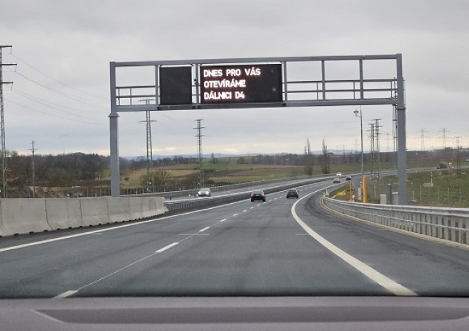 ​Řidičům již slouží nový úsek dálnice D4 mezi Příbramí a Pískem