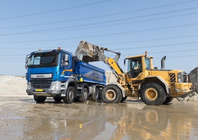 ​Vozidla CF a LF Construction představují všestrannou techniku pro stavebnictví