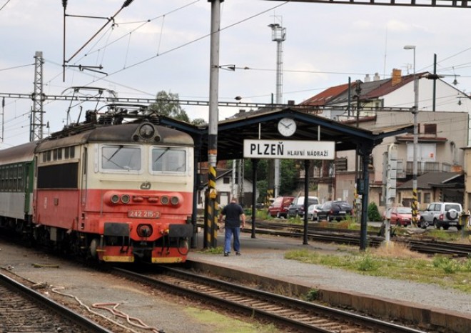 Kraje odmítají škrty peněz na železnici, které chystá stát