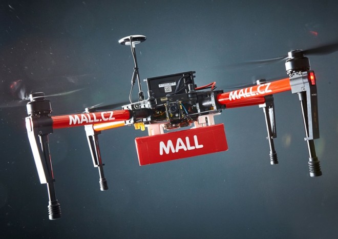 ​Mall.cz příští týden otestuje doručování zásilek dronem