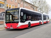 Daimler představí nejdelší kloubový autobus