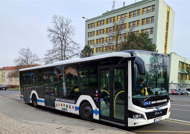 ​Řidiči MHD na Sokolovsku si stěžují na nižší mzdy oproti krajskému dopravci