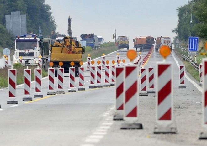 ​Kraje dostanou letos asi méně peněz na opravu svých silnic