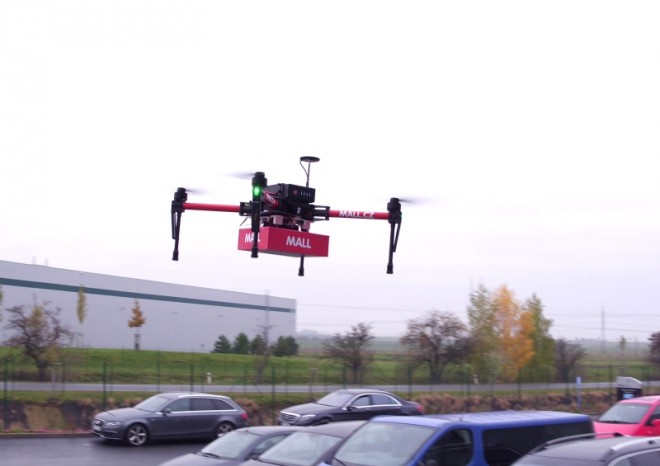 ​Mall.cz úspěšně otestoval doručování dronem