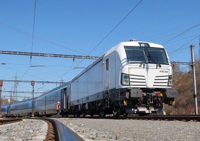 ​České dráhy ověřily provoz Vectronu s netrakční soupravou Railjet