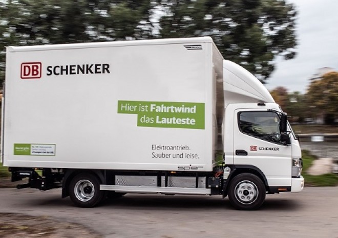 DB Schenker rozšiřuje svou elektrickou flotilu o 36 nových vozů FUSO eCanter