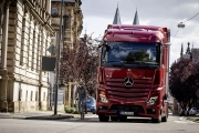 Mercedes-Benz Trucks urychluje vývoj v oblasti bezpečnosti nákladních vozidel