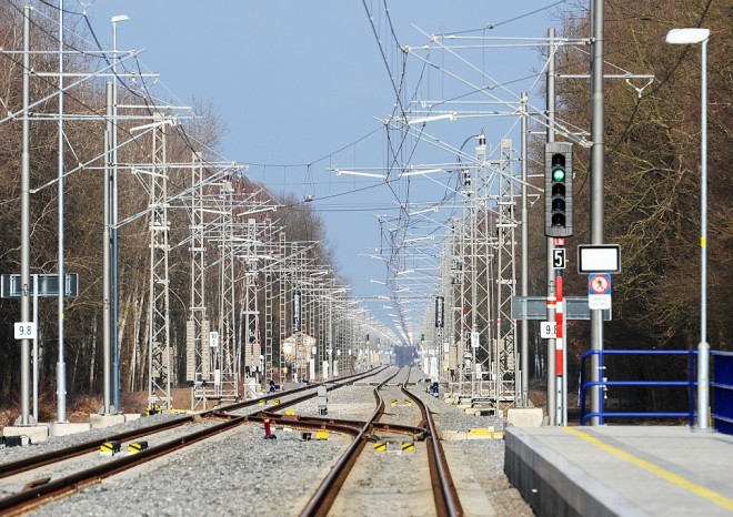 ​Dvoukolejka mezi Pardubicemi a Hradcem má být v roce 2021