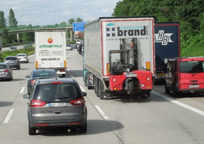 ​Nákladnímu trhu v Německu nadále dominuje silniční doprava