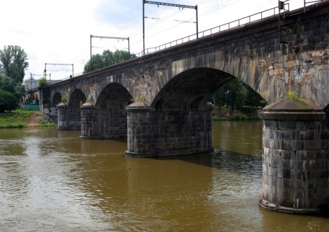 Oprava Negrelliho viaduktu se zdrží, zbourat se musí 14 kleneb