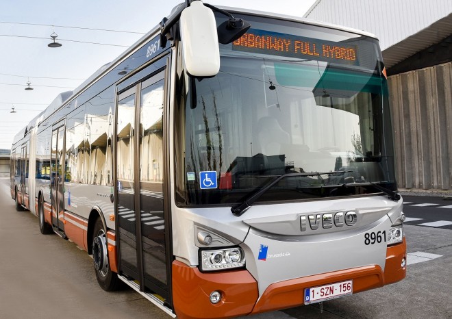 ​Prvních patnáct hybridních elektrických autobusů IVECO Urbanway pro STIB-M IVB