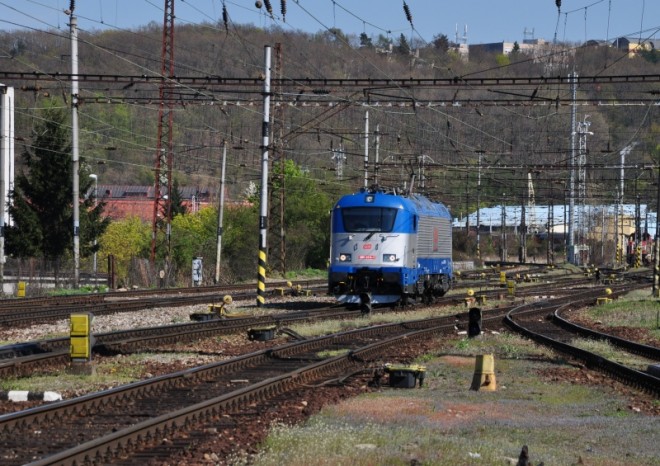 ​SŽDC zrušila zakázku na opravu tratě do Hostivaře, vypíše novou