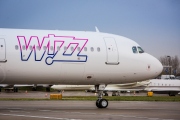 Zisk aerolinek Wizz Air klesl o 44 procent