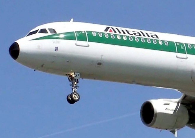 Převzetí ztrátových aerolinek Alitalia se znovu komplikuje