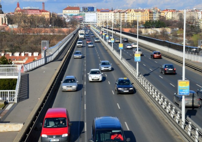 Nízkoemisní zóna v Praze nebude dřív, než bude hotový okruh