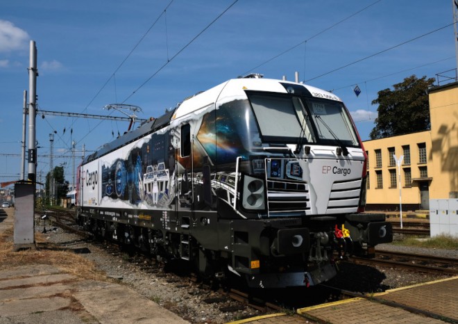 Desátá lokomotiva Siemens Vectron ve flotile EP Cargo Invest