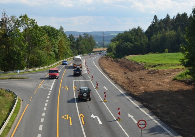 Ministerstvo dopravy loni vynaložilo na dopravní projekty 2,1 miliardy Kč