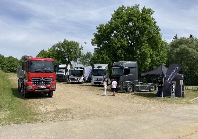 ​Firma Milan Král představila v Jiníně vozy Mercedes-Benz a Fuso