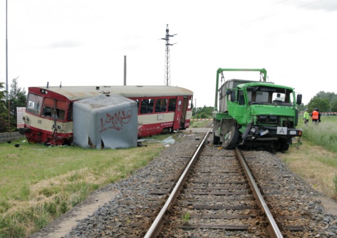 SŽDC apeluje na dodržování předpisů v okolí železničních přejezdů