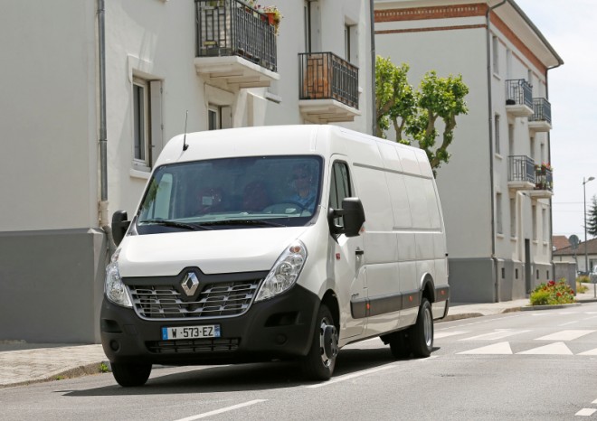 Nový Renault Master bezpečnější a úspornější