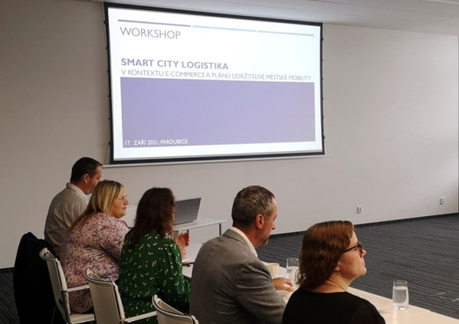 Tématy workshopu v Pardubicích byla smart city logistika a plány udržitelné městské mobility