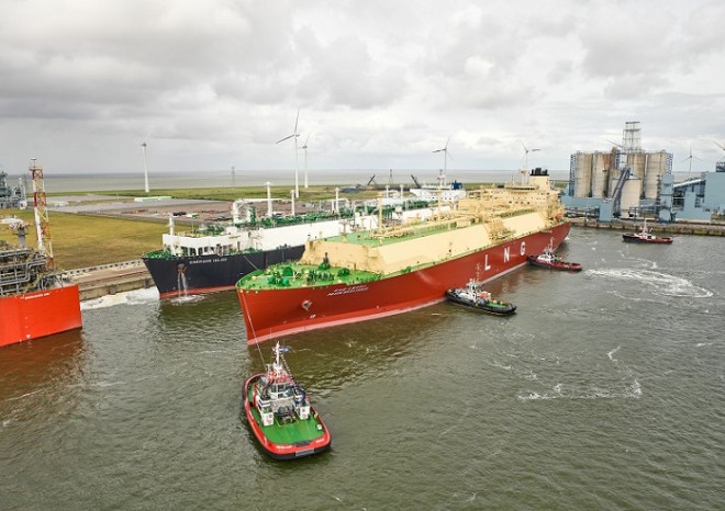 ​Do Eemshavenu připlula 100. loď s LNG, plyn pro Česko jich přivezlo 37