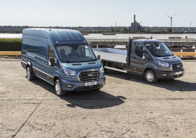 ​Ford Transit s celkovou hmotností pět tun pro větší náklady a těžké nástavby