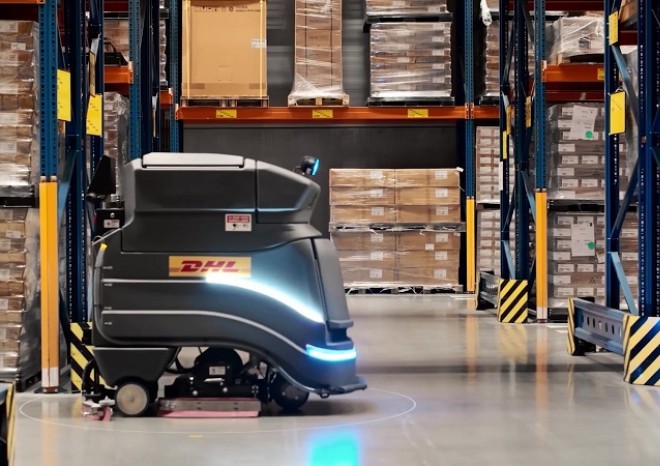 ​Úklid ve skladech DHL převezmou roboti Neo od firmy Avidbots