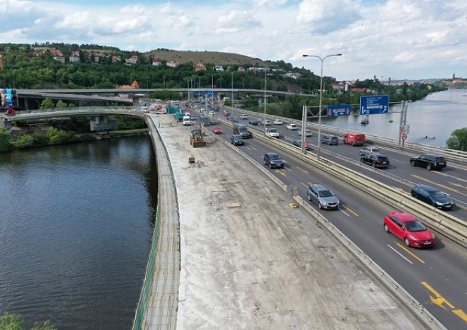 ​Doprava se kvůli opravě Barrandovského mostu podle dat výrazně nezhoršila