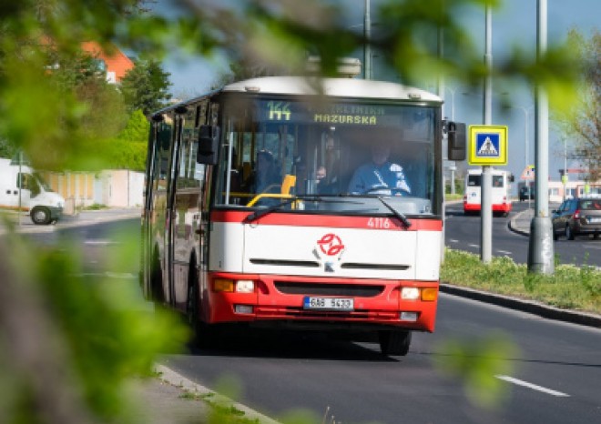 ​Pražskou MHD využívá o 30 až 45 procent méně lidí než před pandemií covidu