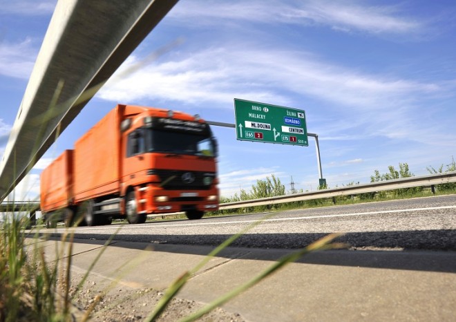 NKÚ: Téměř polovinu vybraného mýta na Slovensku si nechá SkyToll