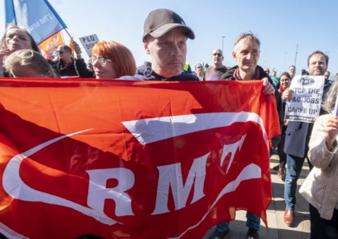 V Británii stávkuje na 40 000 železničářů, funguje jen pětina železniční sítě