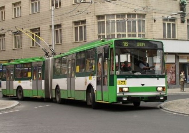 Plzeň testuje bateriovou stanici, posílí napájení trolejí MHD